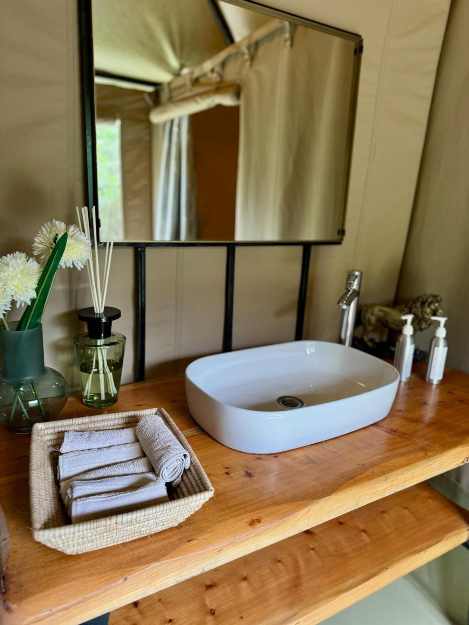 Olkinyei Mara Tented Camp Lodge *