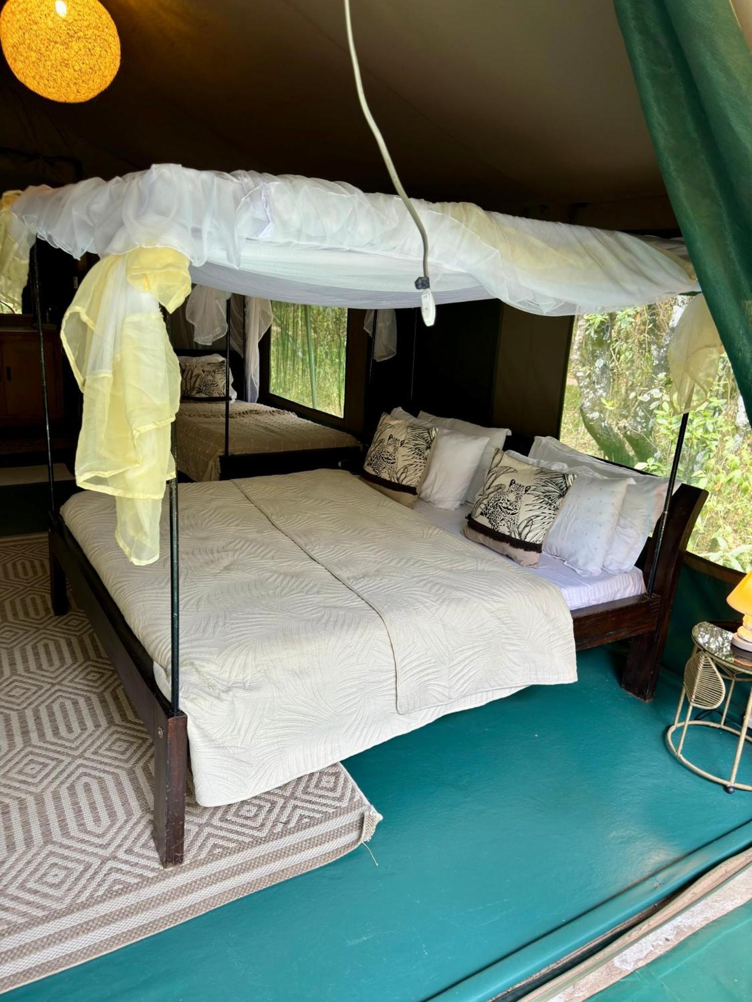 Olkinyei Mara Tented Camp Lodge